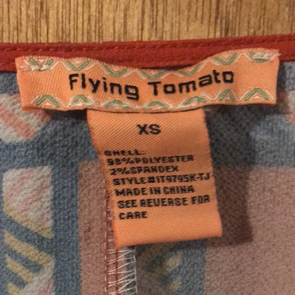 Flowy floral deep- V neck top - Picture 2 of 3